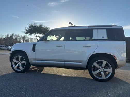 2022 Land Rover Defender 110 SE