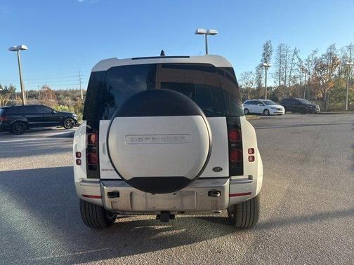 2022 Land Rover Defender 110 SE