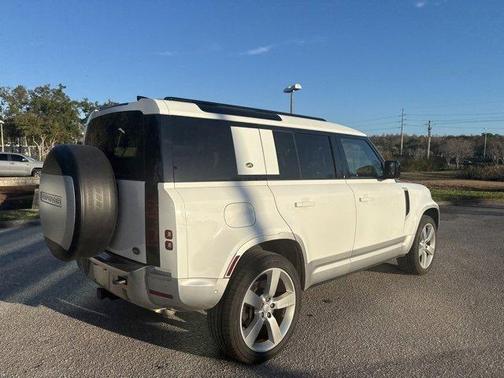 2022 Land Rover Defender 110 SE