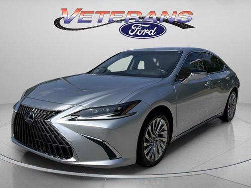 2022 Lexus ES 300h Ultra Luxury
