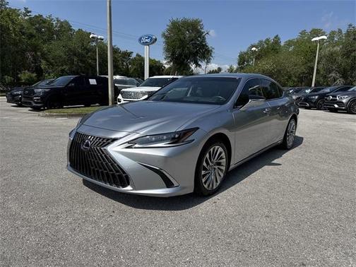 2022 Lexus ES 300h Ultra Luxury