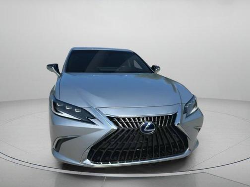 2022 Lexus ES 300h Ultra Luxury