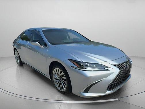 2022 Lexus ES 300h Ultra Luxury