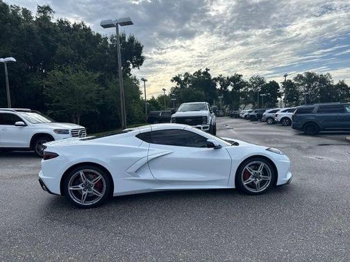 Arctic White 2022 Chevrolet Corvette Stingray w/2LT