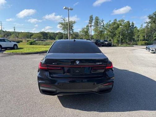 Carbon Black Metallic 2021 BMW 750 i xDrive
