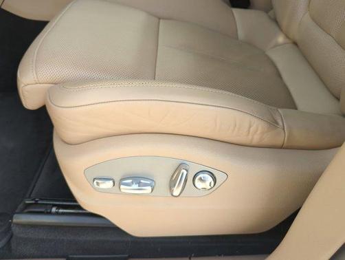 Gentian Blue Metallic 2024 Porsche Macan