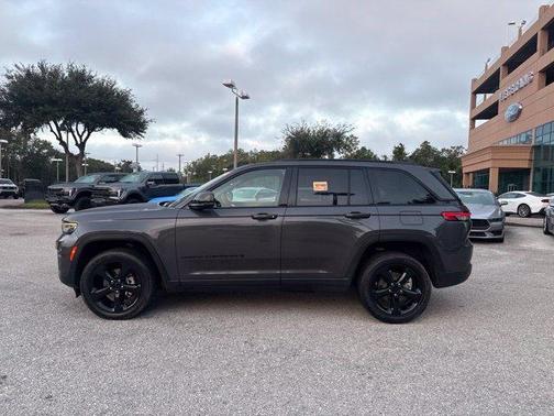 Metallic 2024 Jeep Grand Cherokee Laredo