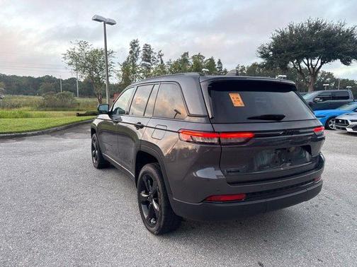 Metallic 2024 Jeep Grand Cherokee Laredo