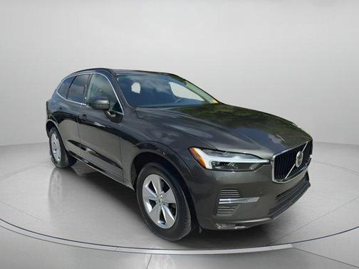 2022 Volvo XC60 B5 Momentum