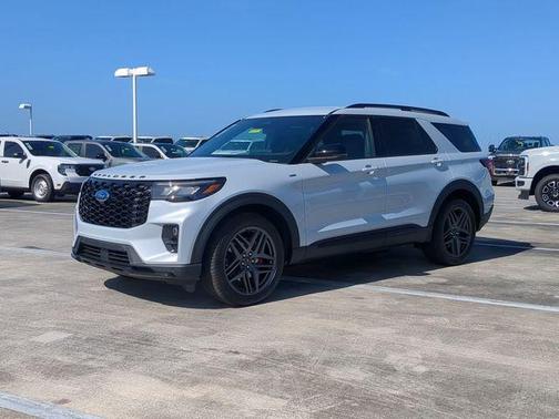 Space White Metallic 2026 Ford Explorer ST-Line