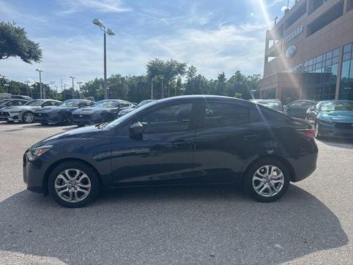 Abyss 2017 Toyota Yaris iA Base