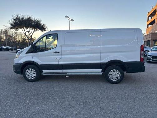 2024 Ford Transit-250 