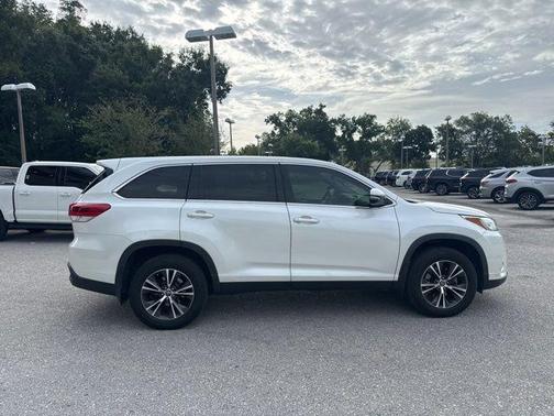 Blizzard Pearl 2019 Toyota Highlander LE