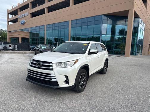 Blizzard Pearl 2019 Toyota Highlander LE