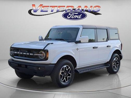 Oxford White 2026 Ford Bronco Outer Banks