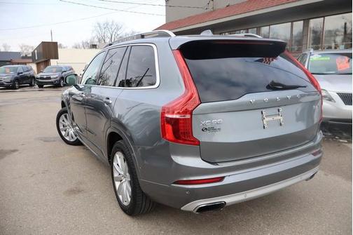 2017 Volvo XC90 T6 Momentum