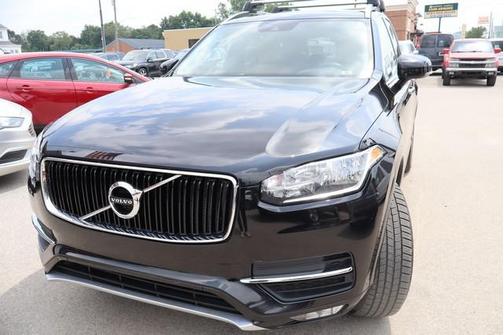 2016 Volvo XC90 T6 Momentum