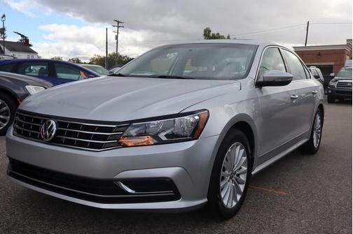 2016 Volkswagen Passat 1.8T SE