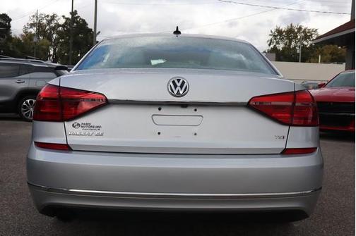 2016 Volkswagen Passat 1.8T SE