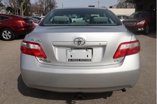 SILVER 2009 Toyota Camry LE