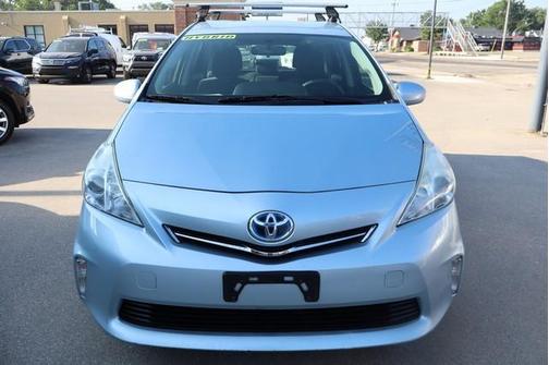 2014 Toyota Prius v Two