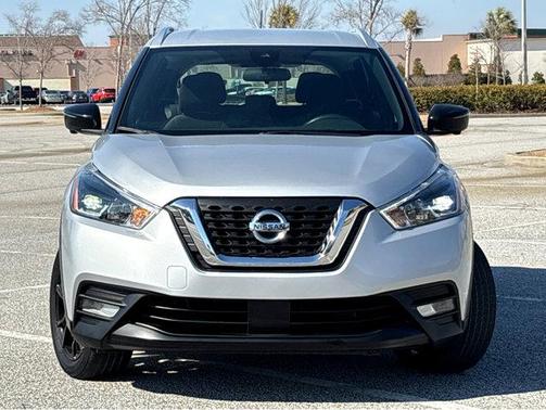 2020 Nissan Kicks SR