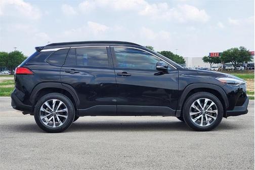 2022 Toyota Corolla Cross XLE