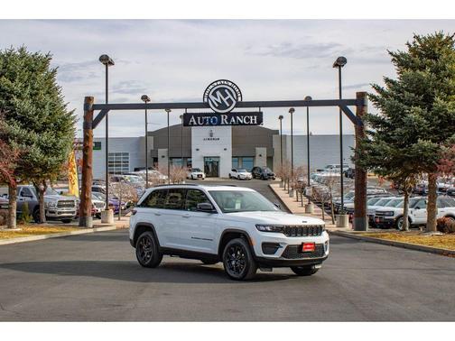 2025 Jeep Grand Cherokee Laredo