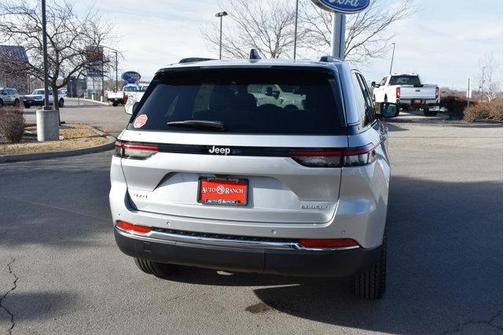2025 Jeep Grand Cherokee Laredo