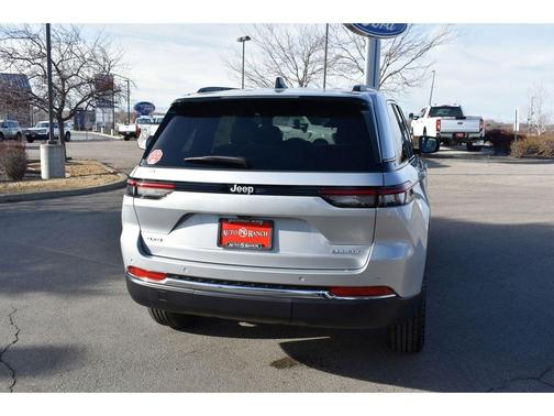 2025 Jeep Grand Cherokee Laredo