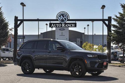 2025 Jeep Grand Cherokee Laredo