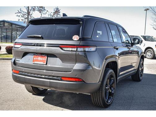 2025 Jeep Grand Cherokee Laredo