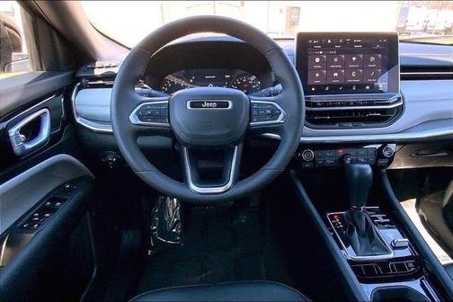 Sting Gray Clearcoat 2023 Jeep Compass Limited