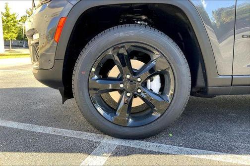 Metallic 2025 Jeep Grand Cherokee Limited