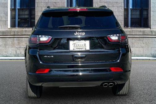 Diamond Black 2022 Jeep Compass Altitude