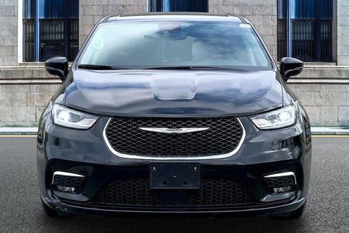 Diamond Black 2024 Chrysler Pacifica Touring-L