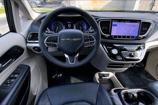 Diamond Black 2024 Chrysler Pacifica Touring-L