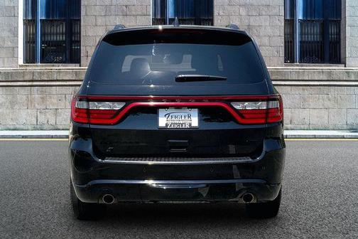 DB Black Crystal Clearcoat 2023 Dodge Durango GT