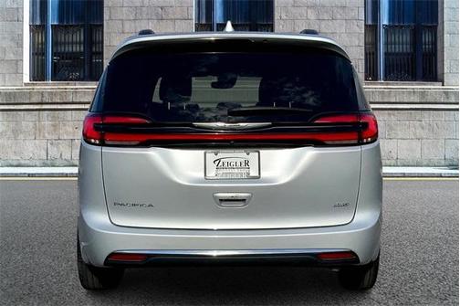 2022 Chrysler Pacifica Touring-L