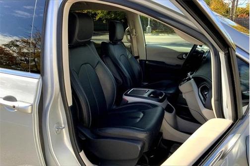 2022 Chrysler Pacifica Touring-L