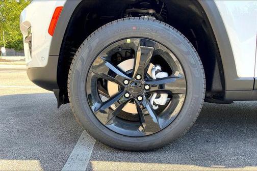 Bright White Clearcoat 2025 Jeep Grand Cherokee Limited