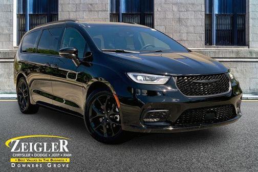 Diamond Black 2025 Chrysler Pacifica Limited
