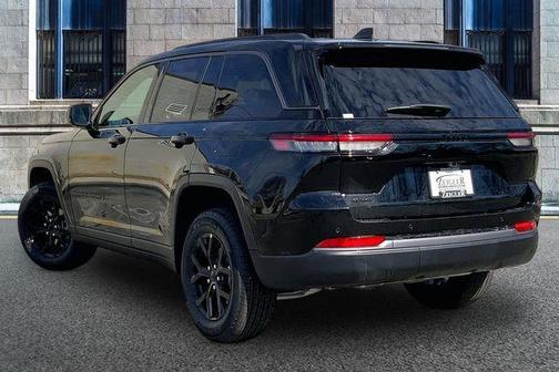 2026 Jeep Grand Cherokee Laredo