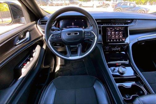 Diamond Black 2023 Jeep Grand Cherokee L Laredo