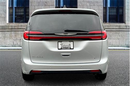 2023 Chrysler Pacifica Touring-L