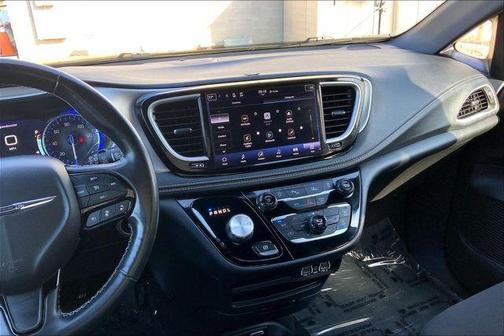 2021 Chrysler Pacifica Touring