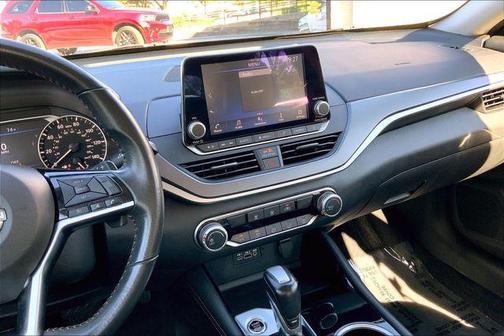 Glacier White 2024 Nissan Altima 2.5 SR