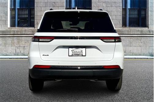 2025 Jeep Grand Cherokee Laredo