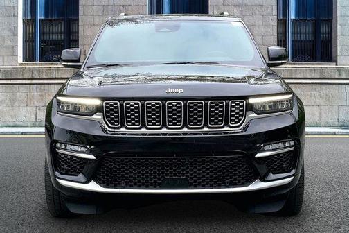 Diamond Black 2023 Jeep Grand Cherokee Summit