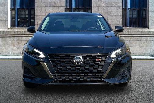 Super Black Clearcoat 2024 Nissan Altima 2.5 SR